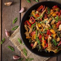 Stir fry chicken, sweet peppers and green beans