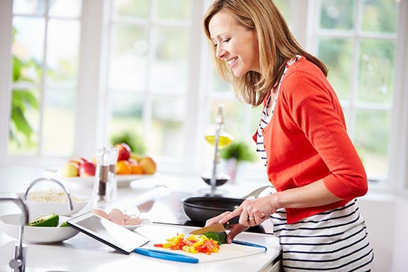 woman-in-kitchen-cooking-01